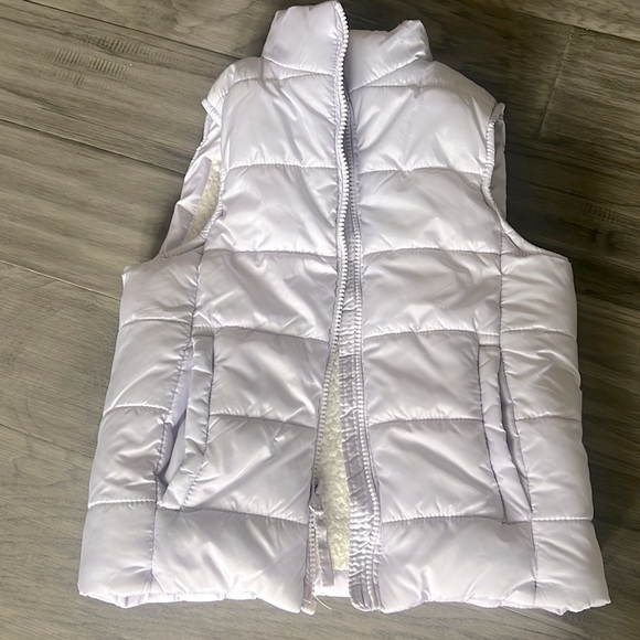 Girls fleeced lined vest. Size 8 - Picture 1 of 3